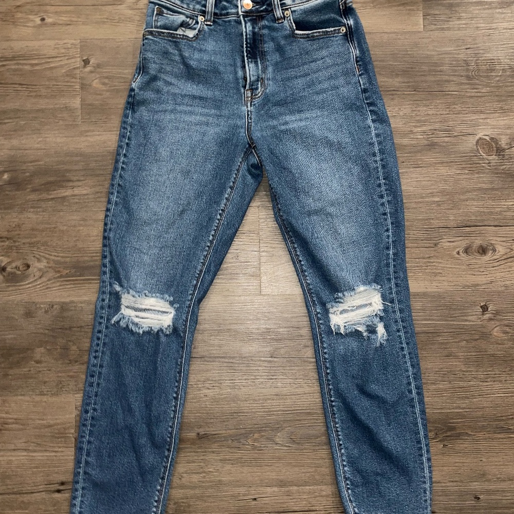 American Eagle, Mom Jean